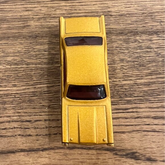 2021 Hot Wheels Christmas Workshop Series '66 FORD 427 FAIRLANE Gold - Picture 2 of 6